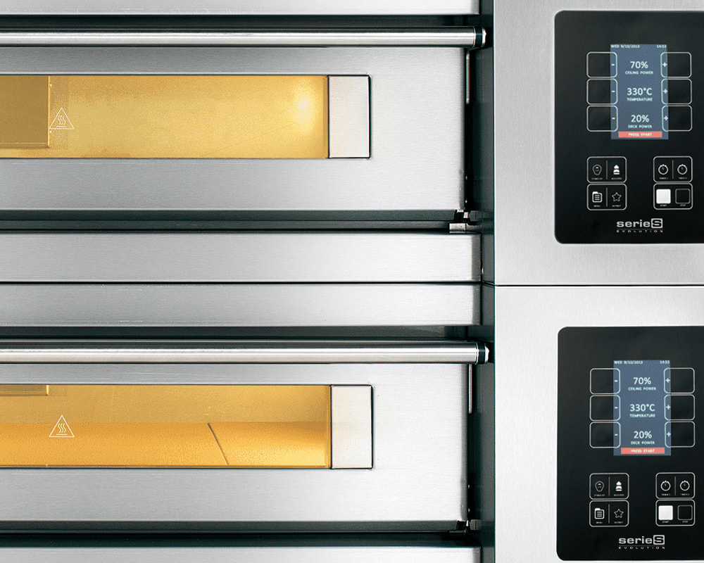 moretti forni serieS deck oven close up with control panel